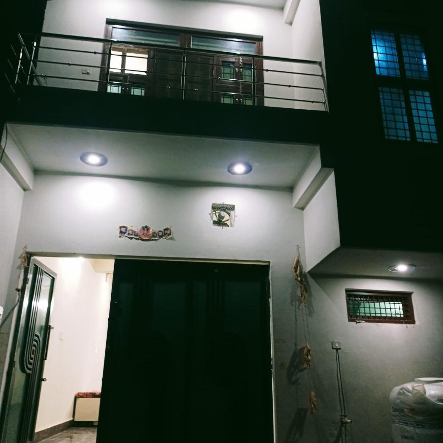 Radha Bhavan Vrindavan Exterior photo