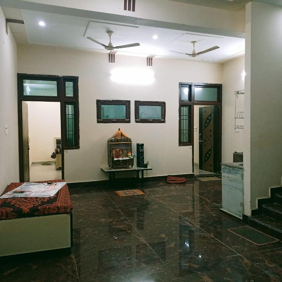 Radha Bhavan Vrindavan Exterior photo